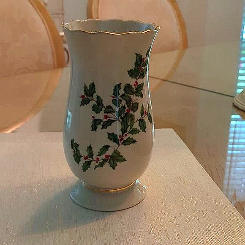 Lenox Holiday Vintage 8" Vase nwot